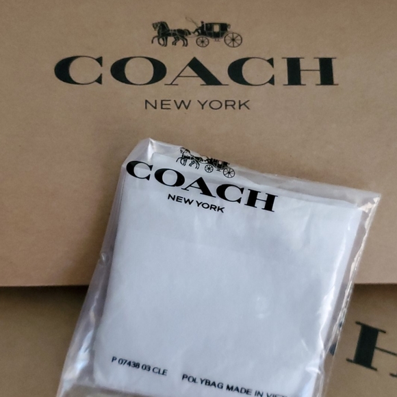 β
COACH BANGLE π₯NEW WITH TAGSβ
- Picture 12 of 12